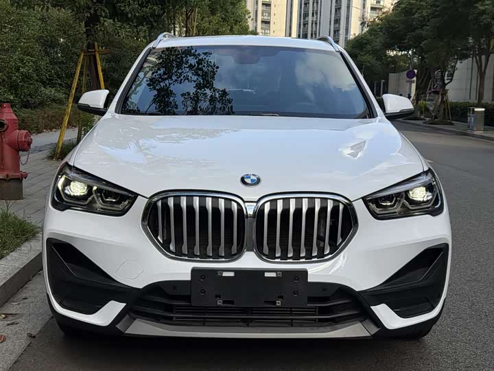 Фото 2 - BMW X1