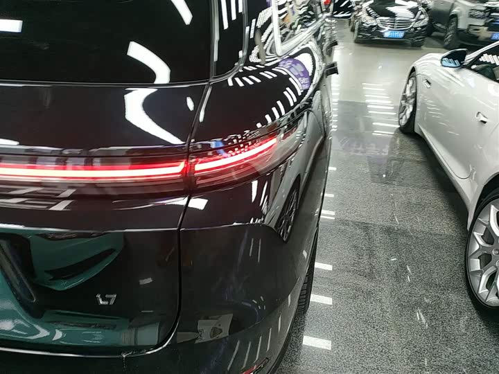 Фото 8 - LiXiang L7