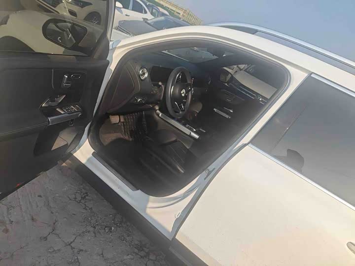 Фото 4 - Mercedes-Benz EQB