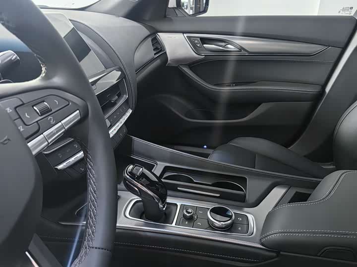 Фото 9 - Cadillac CT5