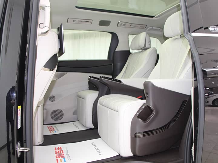 Фото 9 - Denza D9