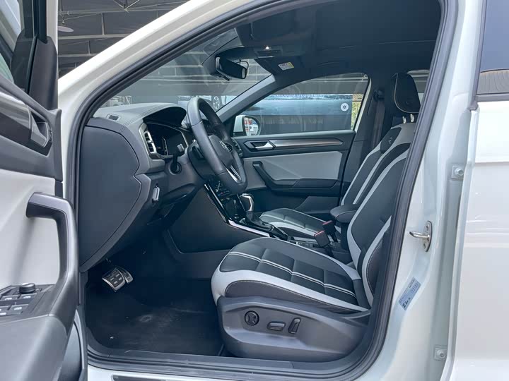 Фото 5 - Volkswagen T-Roc