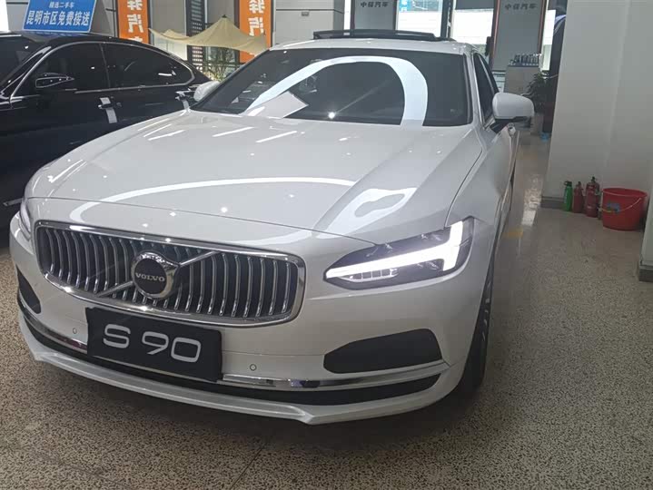 Фото 1 - Volvo S90