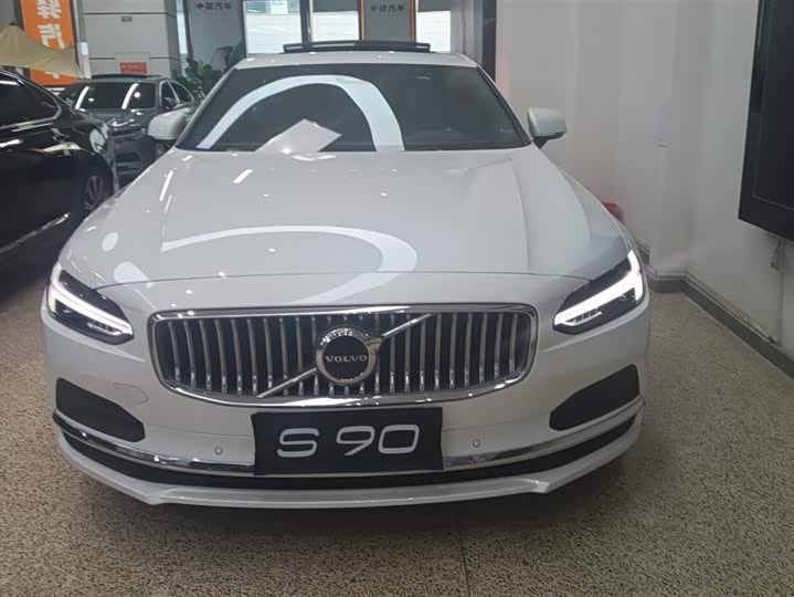 Фото 2 - Volvo S90