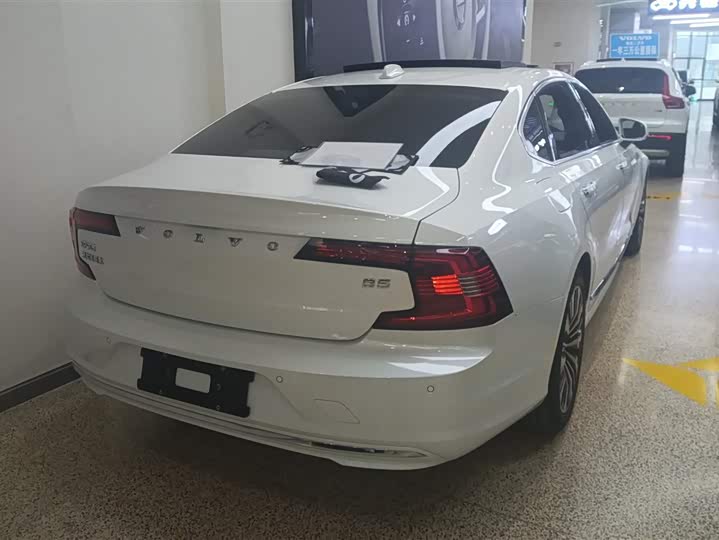 Фото 3 - Volvo S90