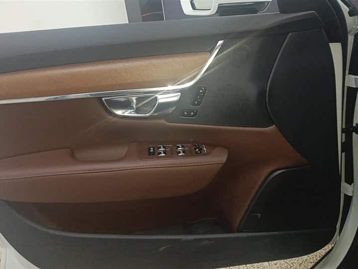 Фото 7 - Volvo S90