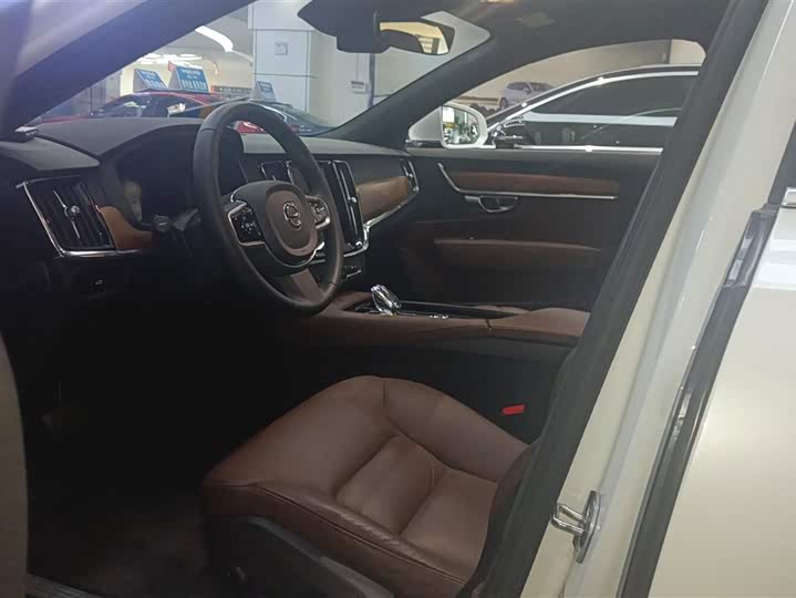 Фото 9 - Volvo S90