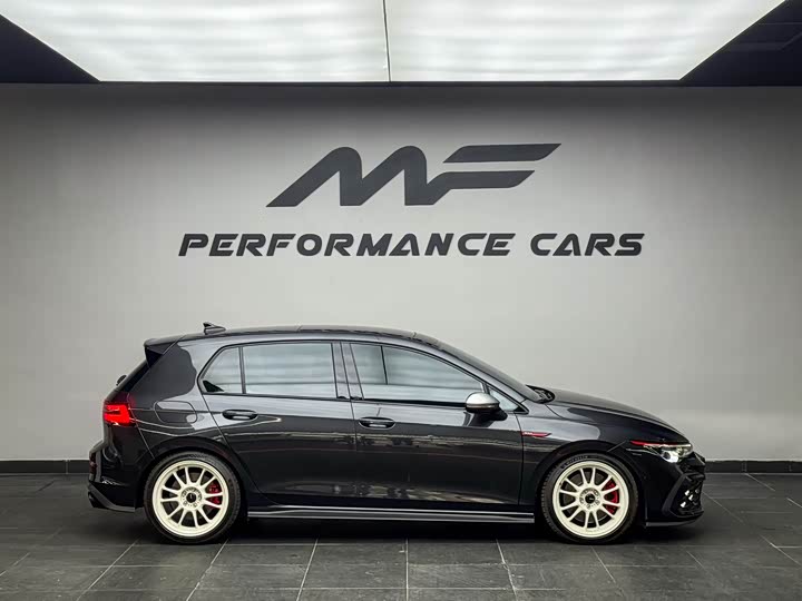 Фото 3 - Volkswagen Golf GTI