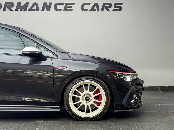 Фото 4 - Volkswagen Golf GTI