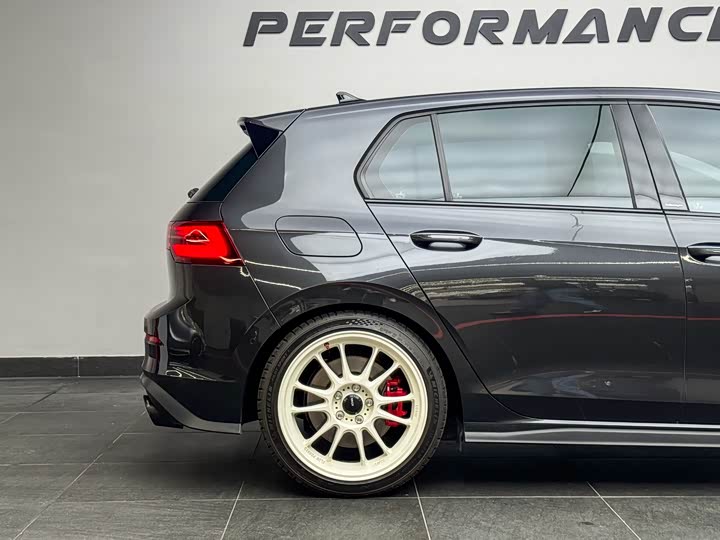 Фото 5 - Volkswagen Golf GTI