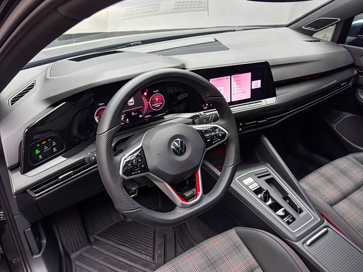 Фото 7 - Volkswagen Golf GTI