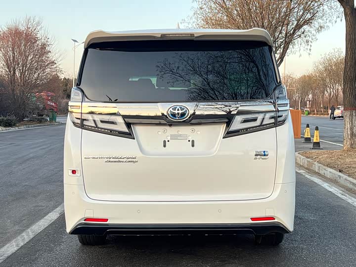 Фото 5 - Toyota Vellfire