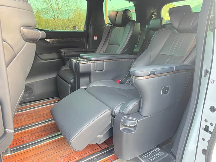 Фото 6 - Toyota Vellfire