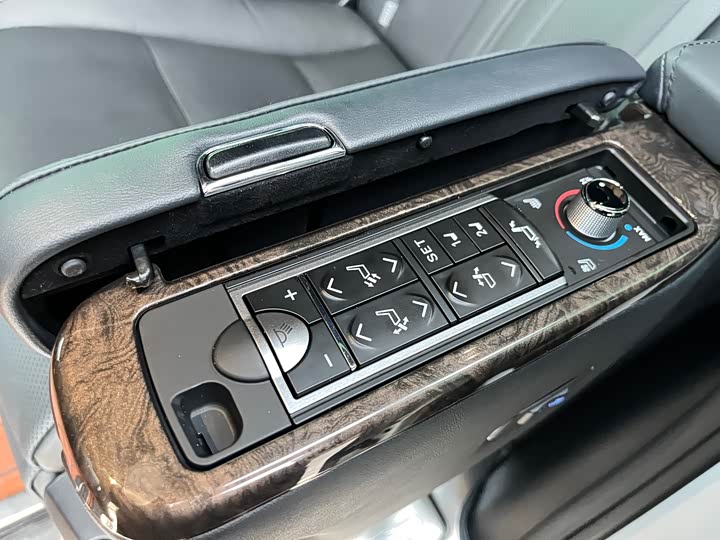 Фото 8 - Toyota Vellfire