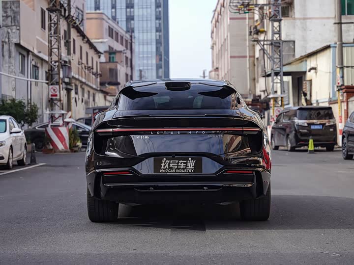 Фото 4 - Lotus Eletre