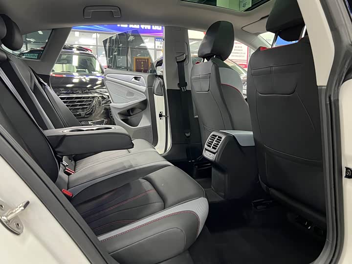 Фото 9 - Volkswagen Lamando L