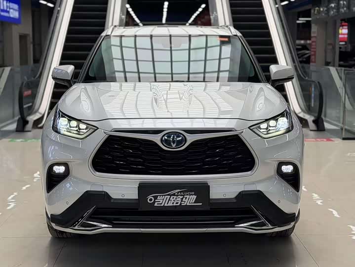 Фото 2 - Toyota Highlander