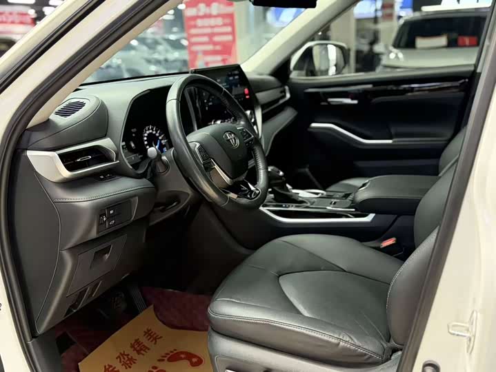 Фото 4 - Toyota Highlander