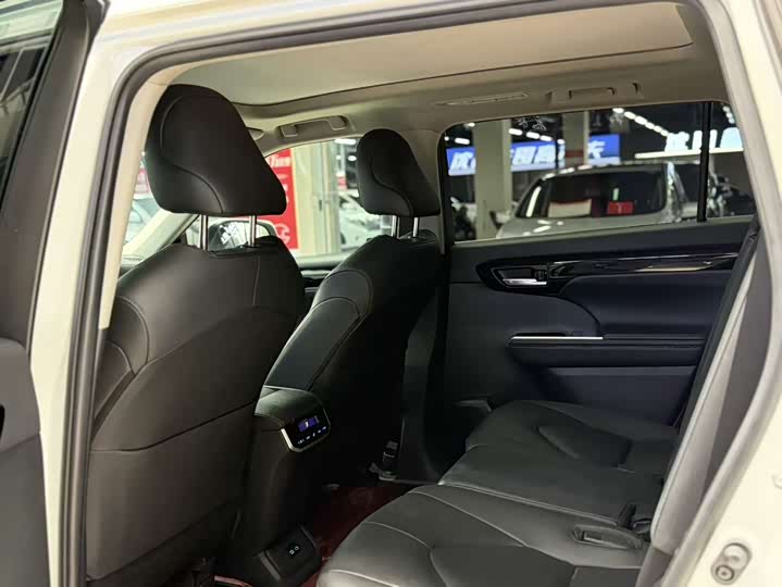 Фото 6 - Toyota Highlander