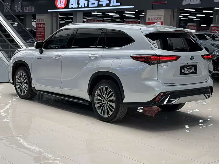 Фото 7 - Toyota Highlander