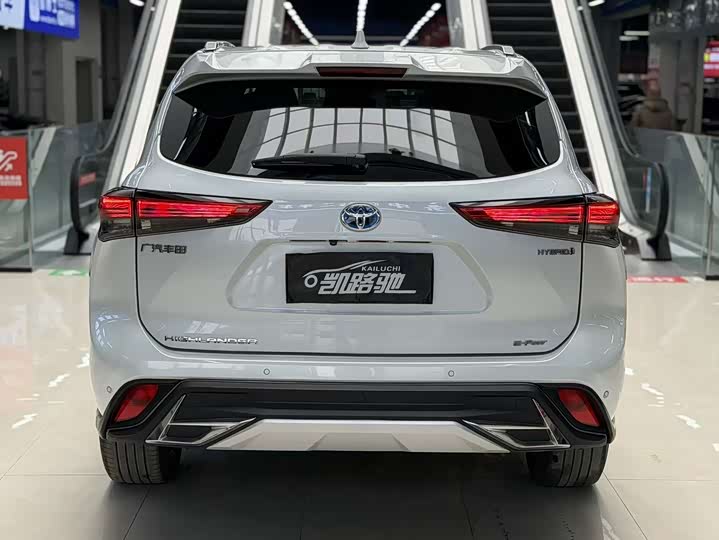 Фото 8 - Toyota Highlander