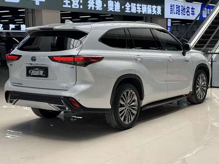 Фото 9 - Toyota Highlander