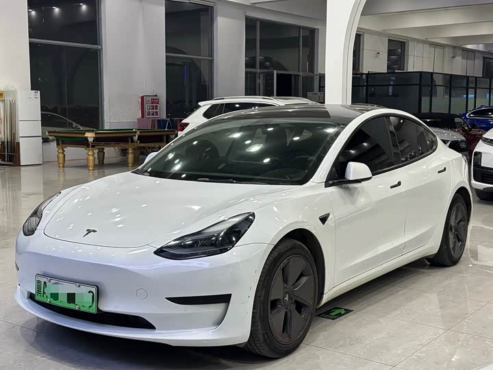 Фото 1 - Tesla Model 3