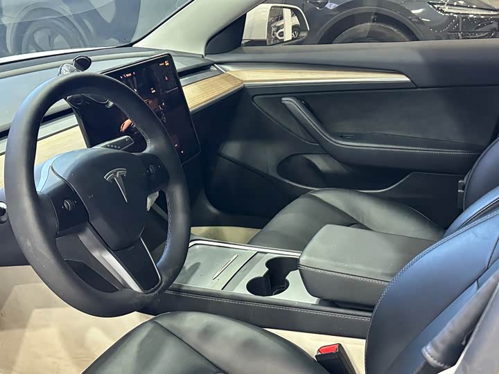 Фото 6 - Tesla Model 3