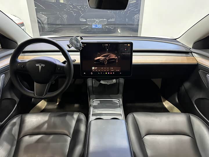 Фото 8 - Tesla Model 3