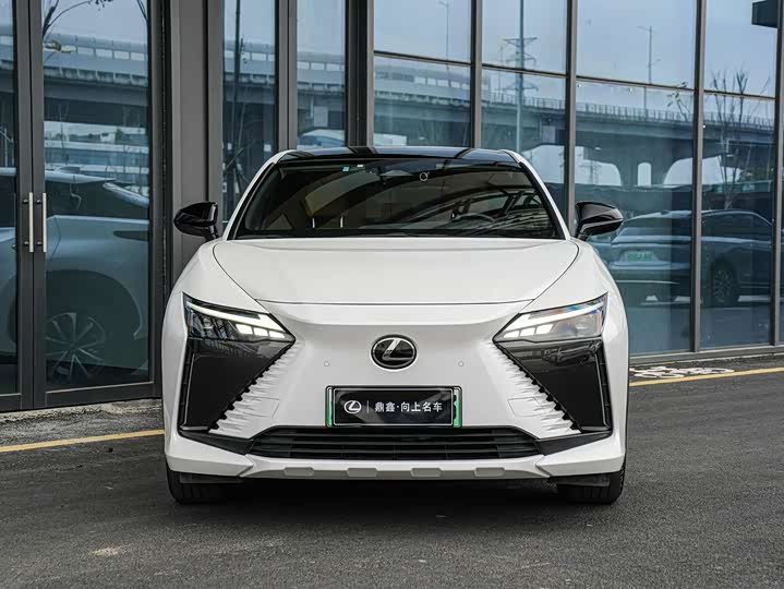 Фото 1 - Lexus RZ