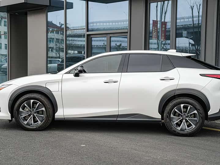 Фото 7 - Lexus RZ