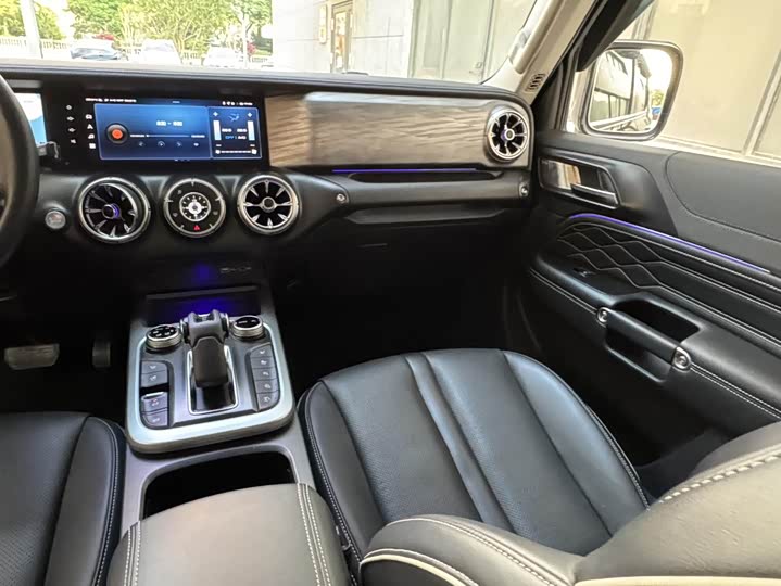 Фото 9 - Tank 300