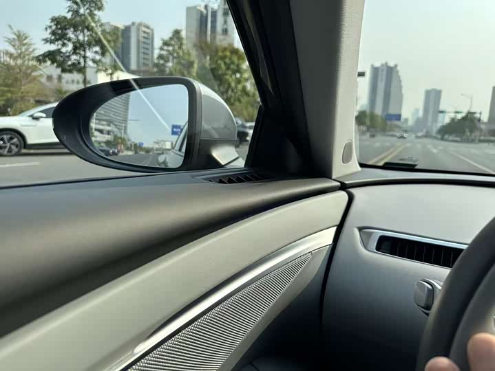 Фото 8 - XPeng Mona M03