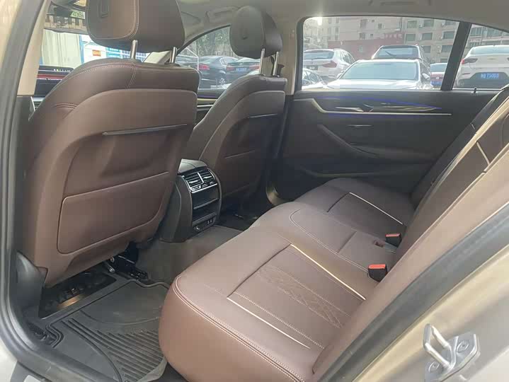 Фото 5 - BMW 5 Series