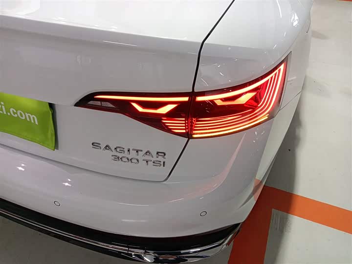 Фото 8 - Volkswagen Sagitar L