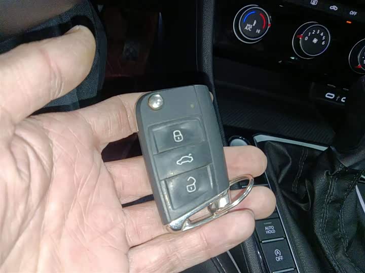 Фото 9 - Volkswagen Sagitar L