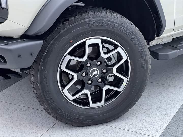 Фото 7 - Ford Bronco