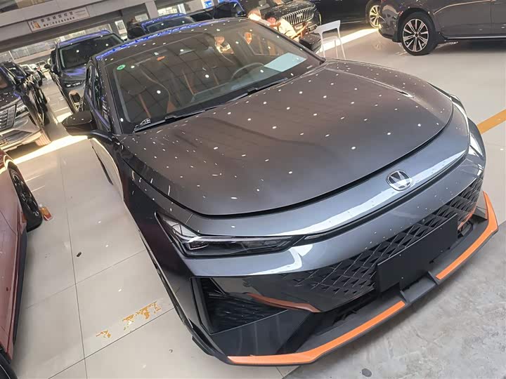 Фото 4 - Changan UNI-V