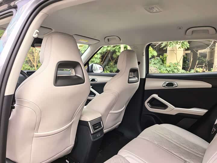 Фото 7 - BYD Yuan Up