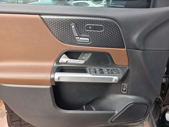 Фото 6 - Mercedes-Benz EQB