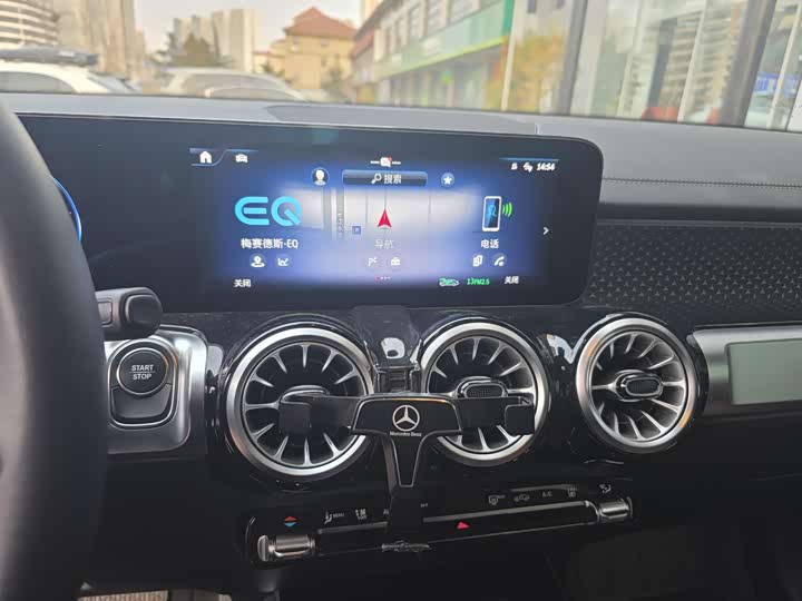 Фото 8 - Mercedes-Benz EQB