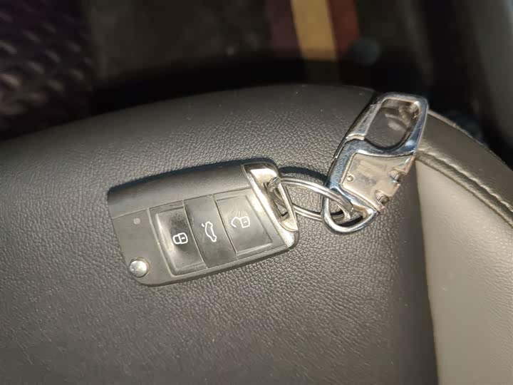 Фото 9 - Volkswagen Sagitar L