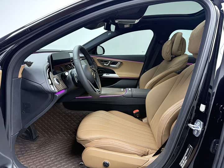 Фото 4 - Mercedes-Benz E-Class