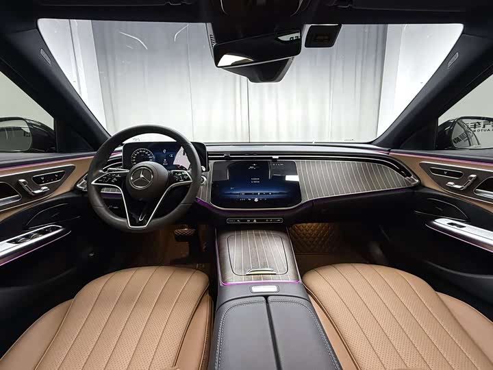 Фото 5 - Mercedes-Benz E-Class