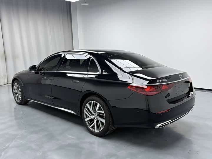 Фото 9 - Mercedes-Benz E-Class