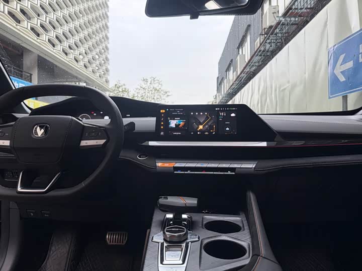 Фото 4 - Changan UNI-V