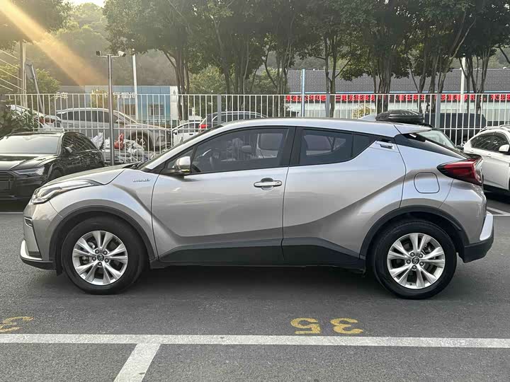 Фото 4 - Toyota Izoa