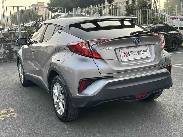 Фото 5 - Toyota Izoa