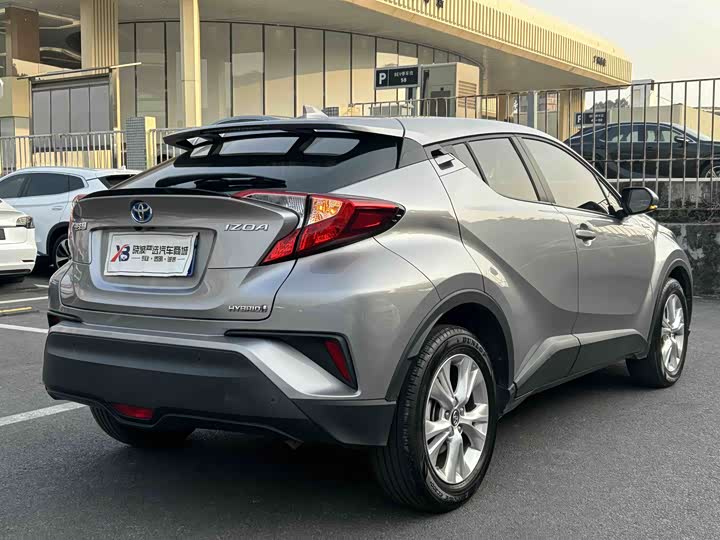 Фото 7 - Toyota Izoa