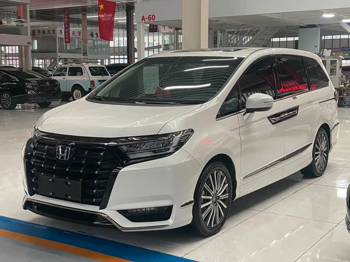 Фото 1 - Honda Elysion